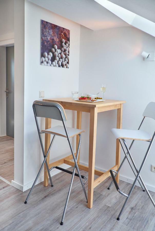 Schwarz Apartment *
